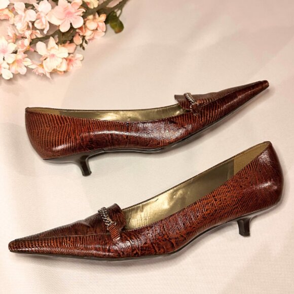 Vintage BCBGirls Low Heels - Picture 4 of 9